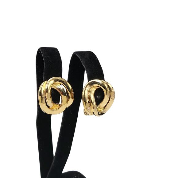 Vintage Monet Gold Tone Interlocking Knot Clip On Earrings 1980s - Picture 2 of 6
